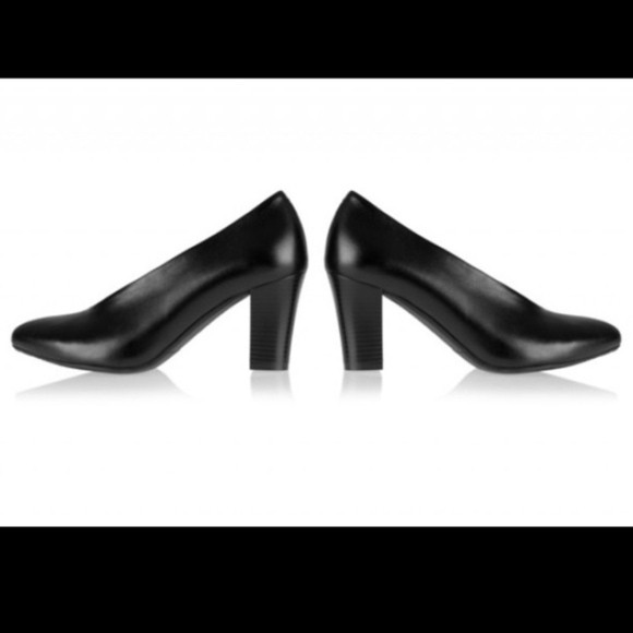 Black Leather Pumps - Picture 11 of 11